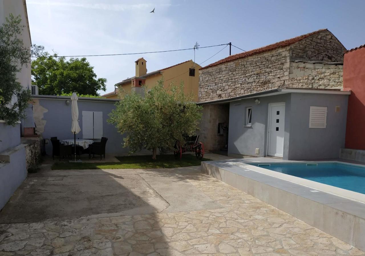 Holiday Home Peruski Ngoại thất bức ảnh