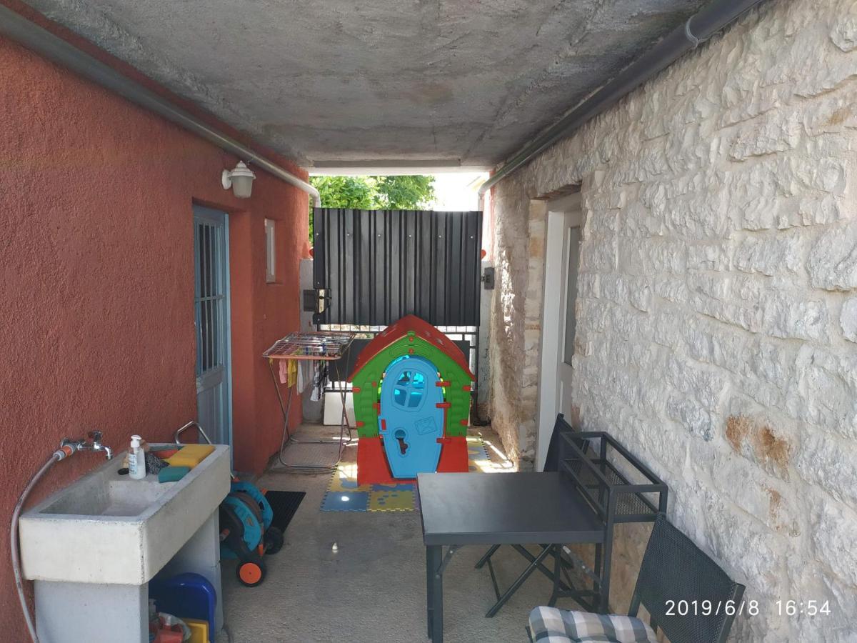 Holiday Home Peruski Ngoại thất bức ảnh
