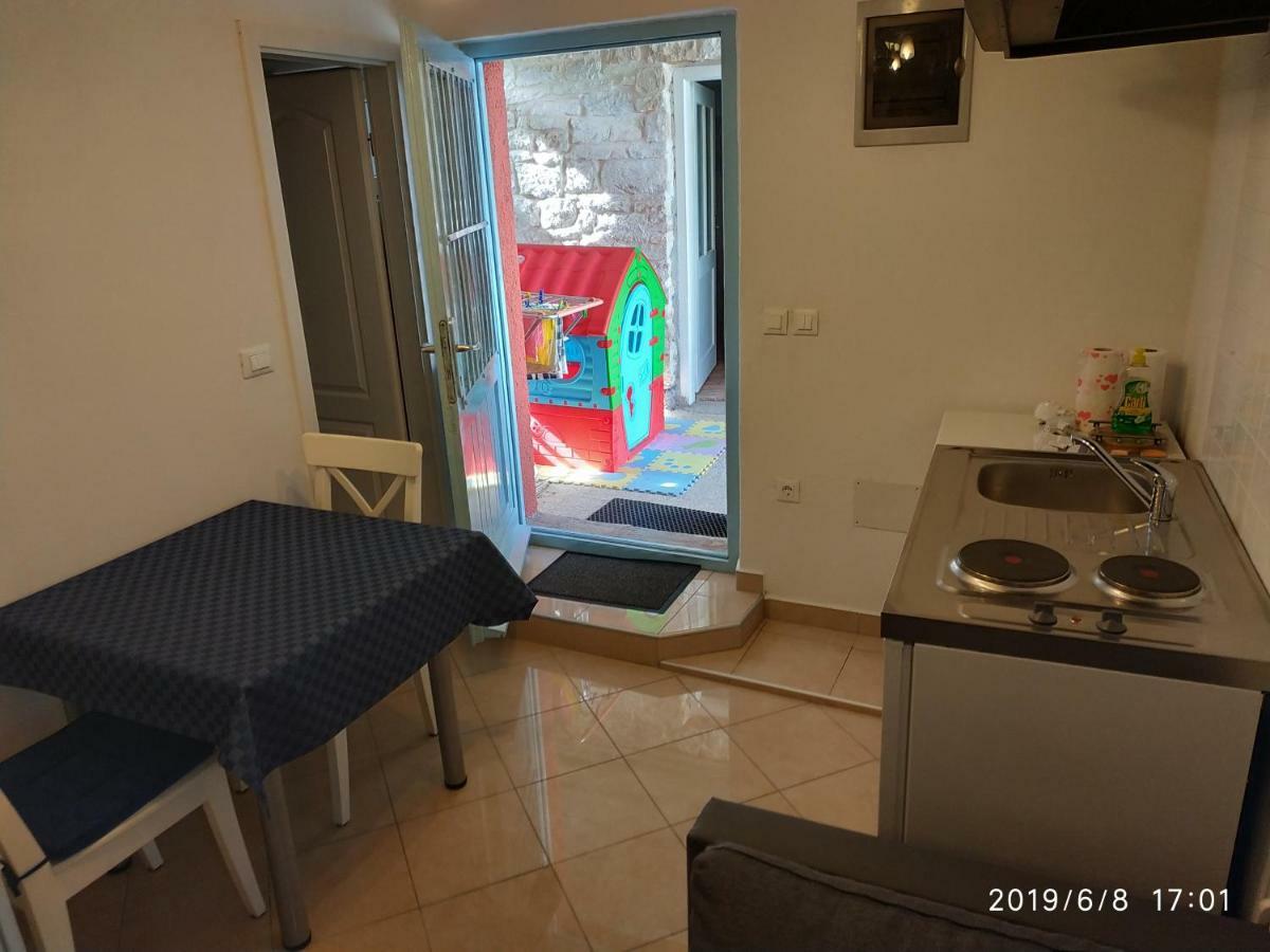Holiday Home Peruski Ngoại thất bức ảnh